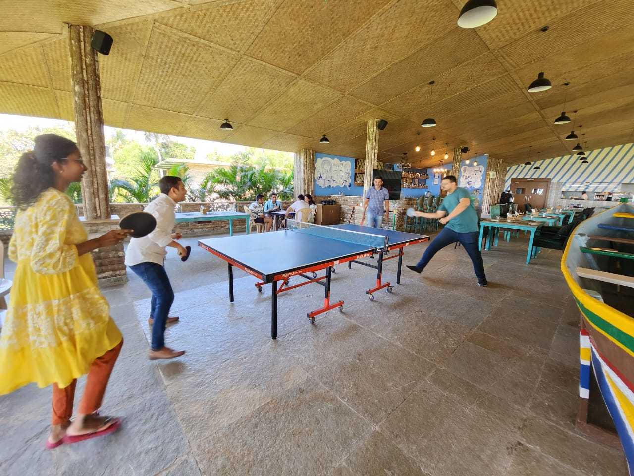 varca le palms lunch indoor games